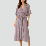 Abito midi elegante con scollo incrociato e cintura