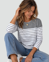 Sweter damski w klasyczne paski z długim rękawem
