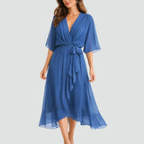 Abito midi elegante con scollo incrociato e cintura