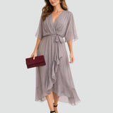 Abito midi elegante con scollo incrociato e cintura